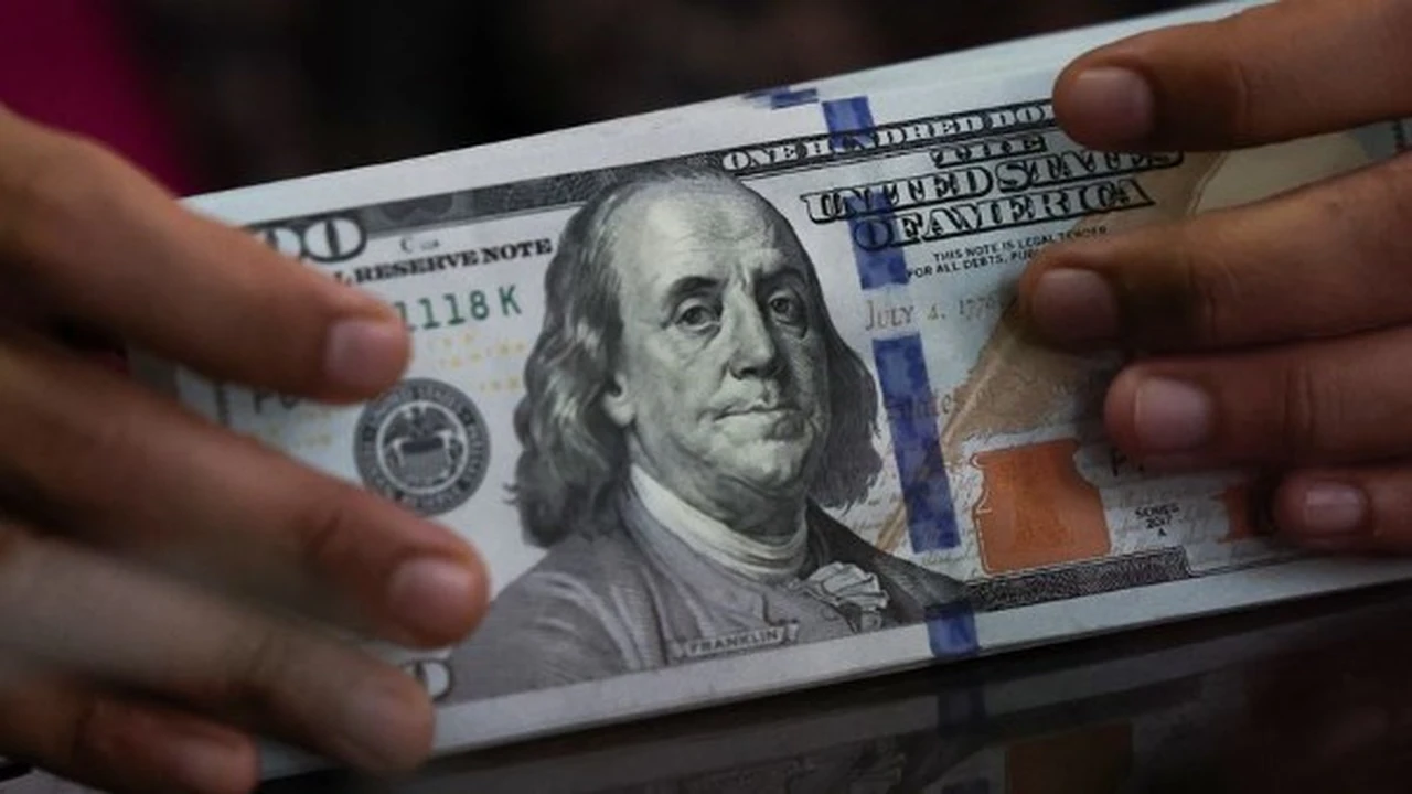 تراجع مفاجئ في أسعار الدولار مقابل الجنيه داخل فروع بنك مصر اليوم